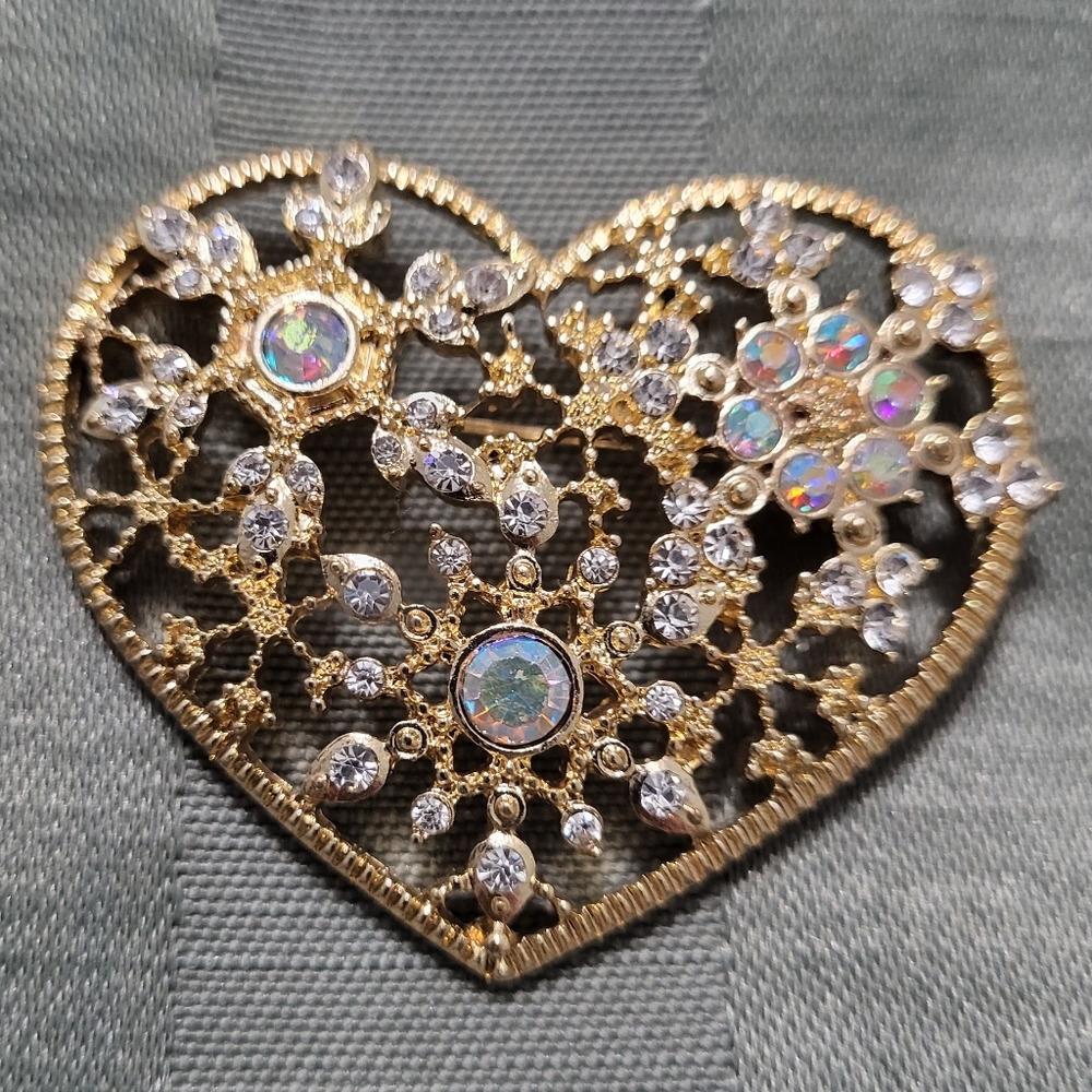Beautiful heart pin with crystals